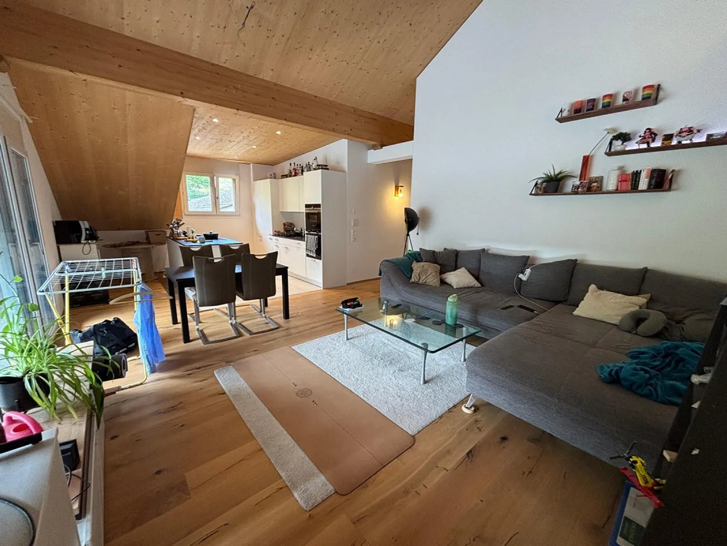 Appartamento mansardato di 4 ½ locali situato ai margini di Grabs - Foto 2 di 21