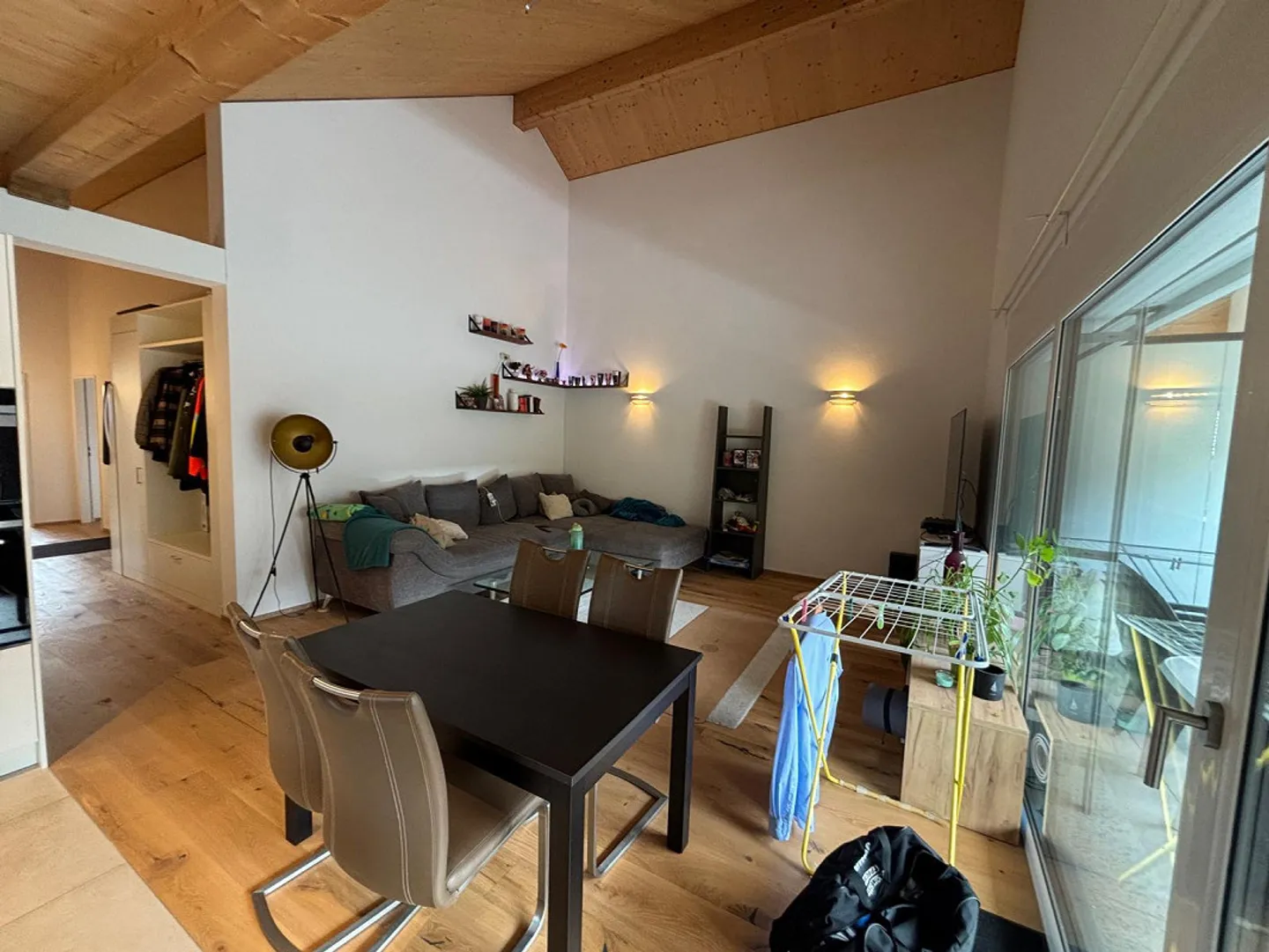 Appartamento mansardato di 4 ½ locali situato ai margini di Grabs - Foto 3 di 21
