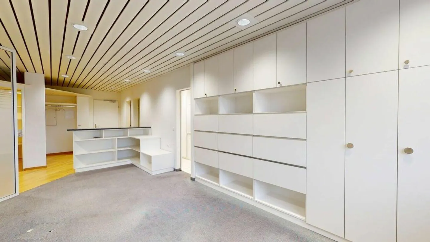 139 m2 Uffici/Sale di Pratica nel Cuore di Sursee - Foto 3 di 11