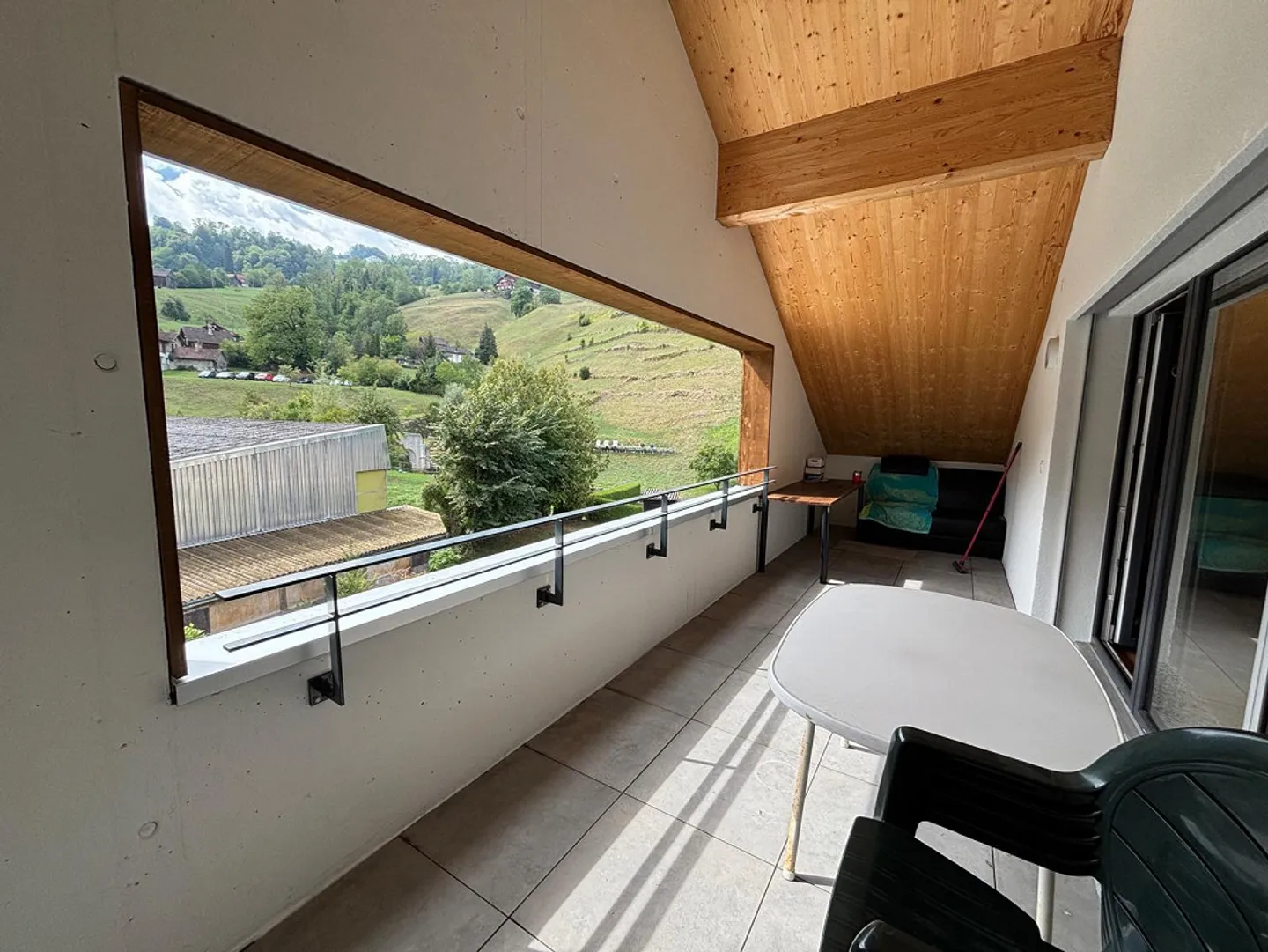 Appartamento mansardato di 4 ½ locali situato ai margini di Grabs - Foto 13 di 21