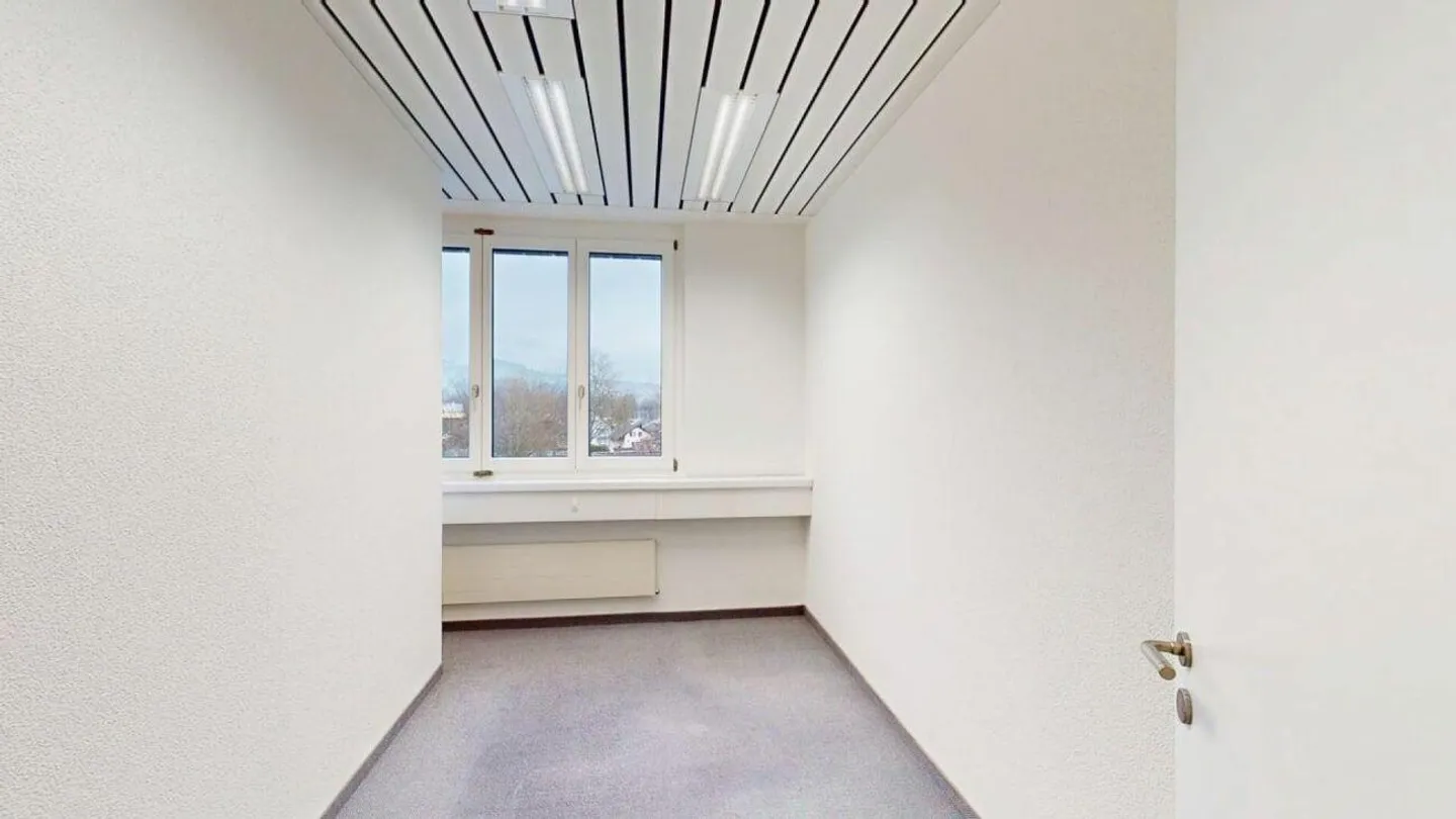 139 m2 Uffici/Sale di Pratica nel Cuore di Sursee - Foto 10 di 11