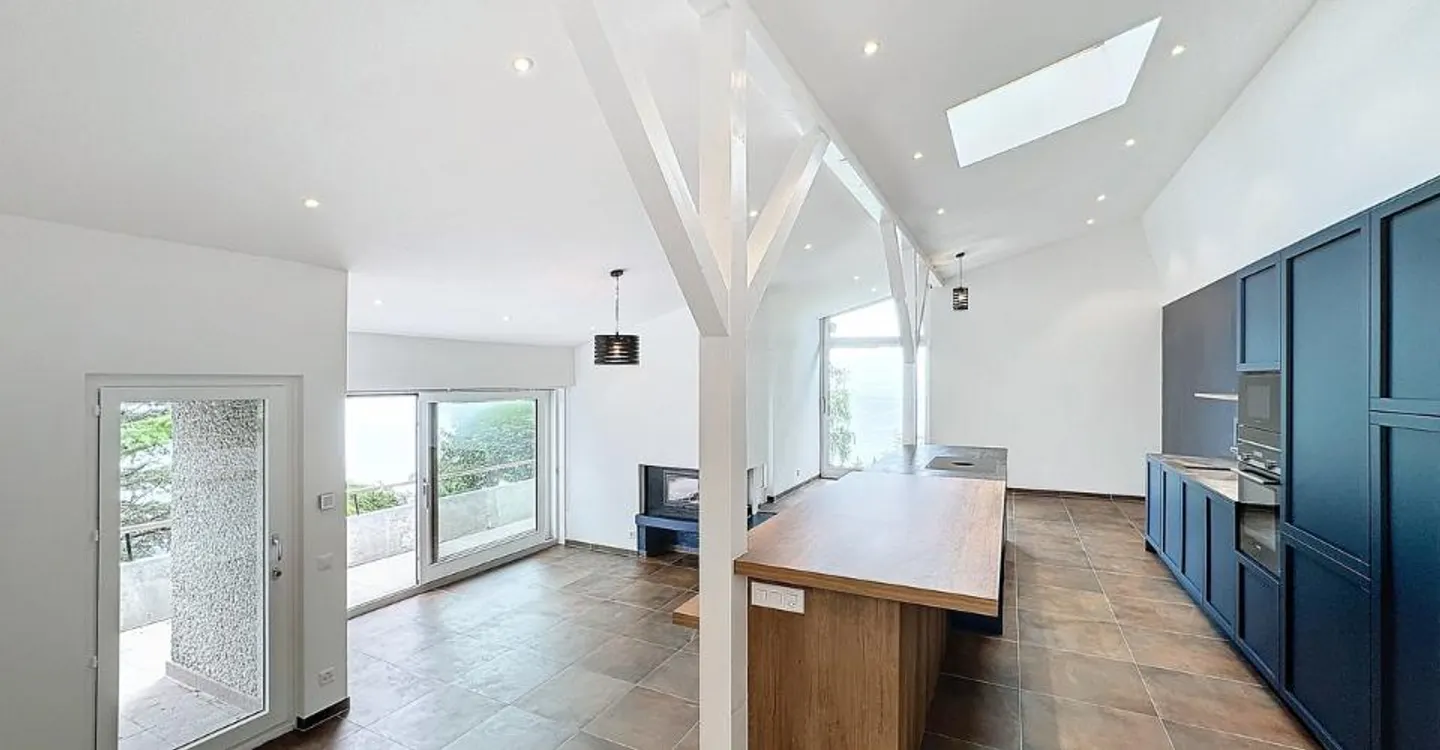 Magnifique villa rénovée avec vue lac - Photo 1 sur 10