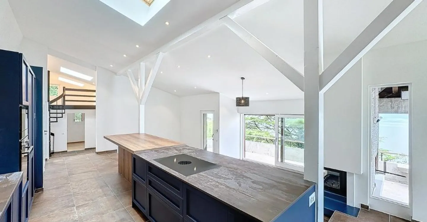 Magnifique villa rénovée avec vue lac - Photo 2 sur 10