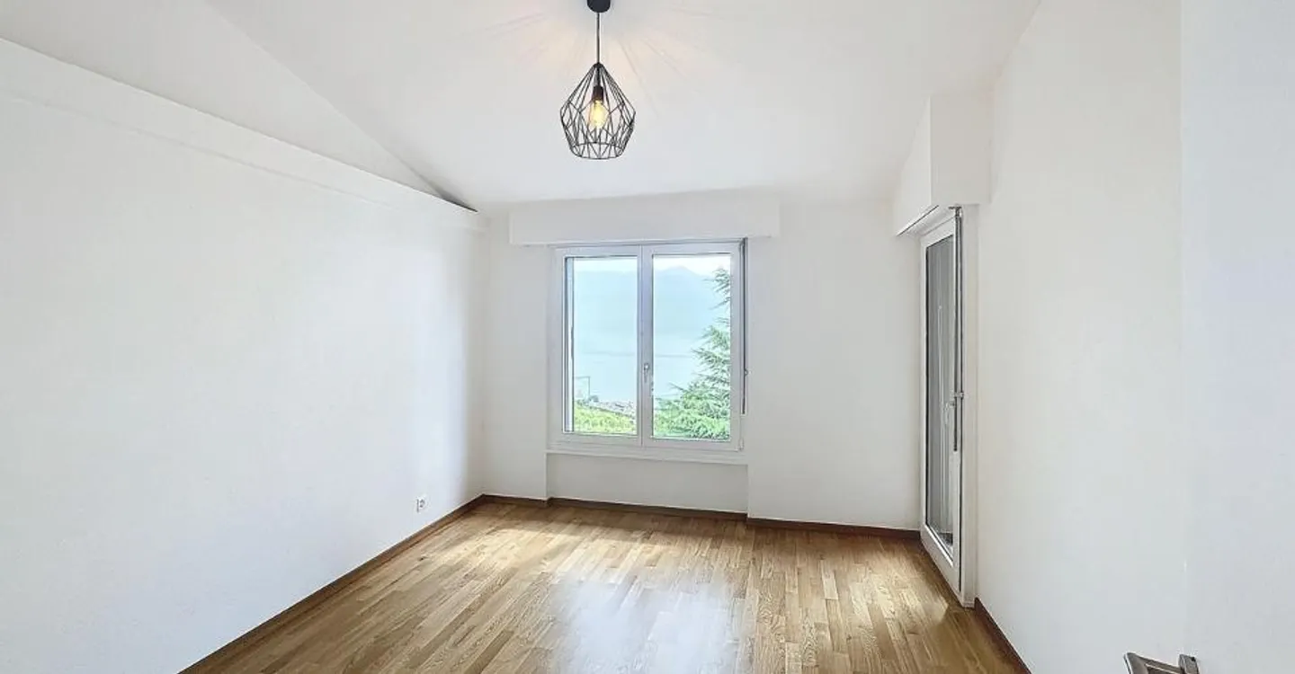Magnifique villa rénovée avec vue lac - Photo 4 sur 10