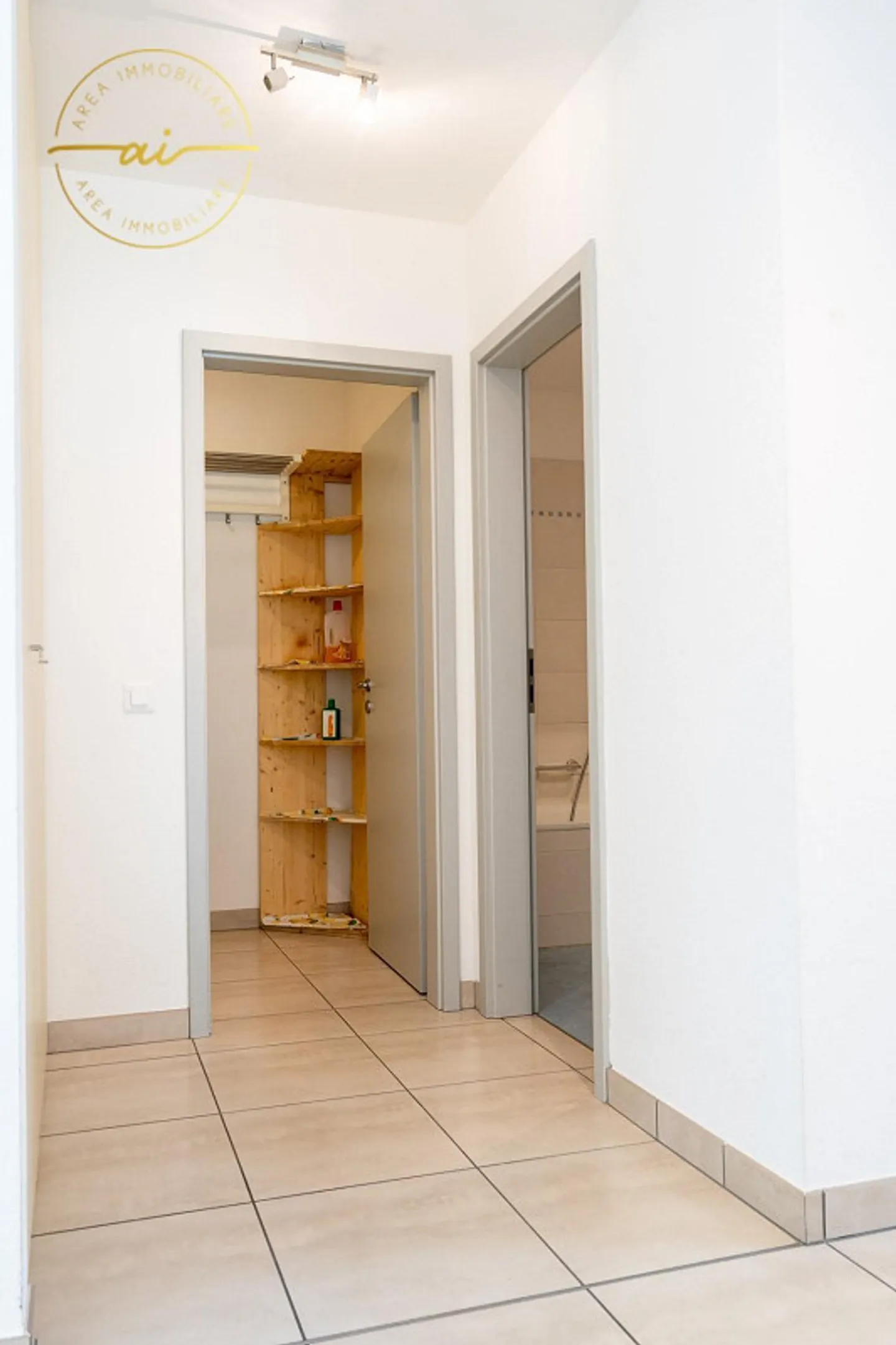 BRIGHT APARTMENT 4.5 ROOMS IN CASTEL SAN PIETRO - Photo 4 of 13