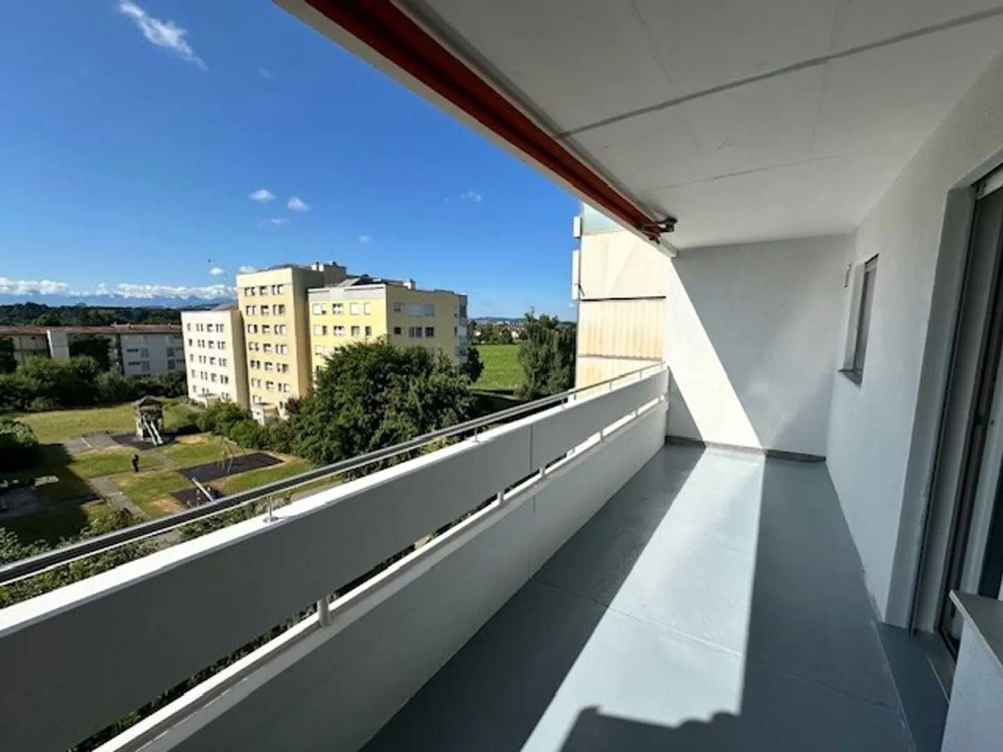 Moderno appartamento di 3,5 stanze con balcone e accesso alla terrazza sul tetto - Foto 3 di 16