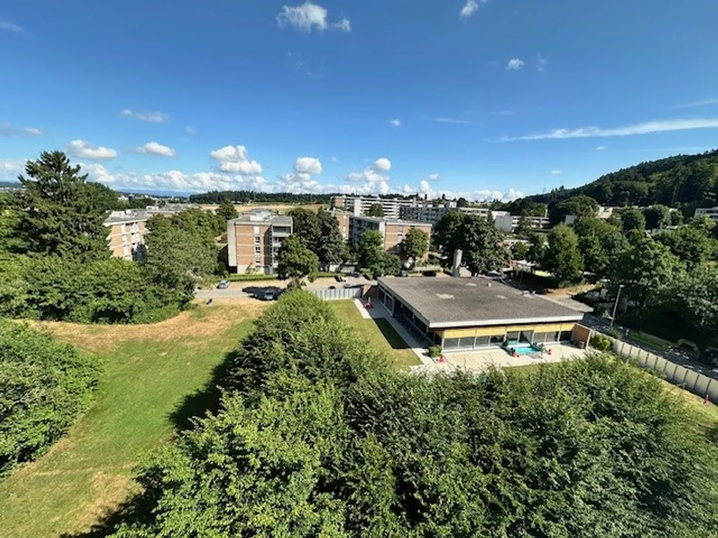 Moderno appartamento di 3,5 stanze con balcone e accesso alla terrazza sul tetto - Foto 7 di 16