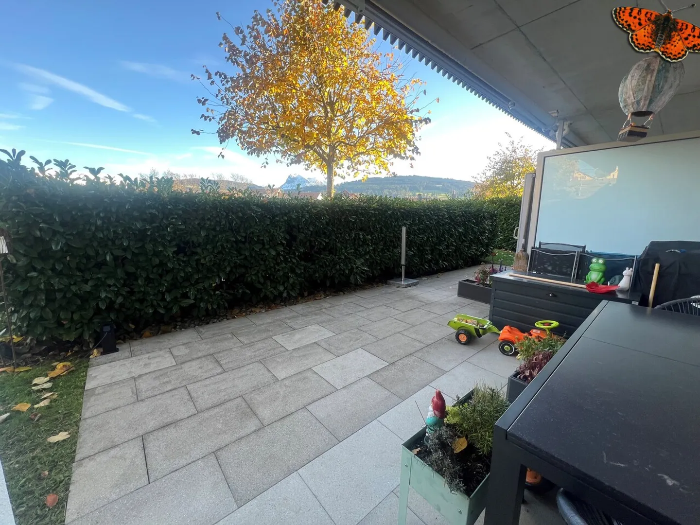 MAGNIFICENT 4-ROOM GROUND FLOOR APARTMENT! - Photo 1 of 13