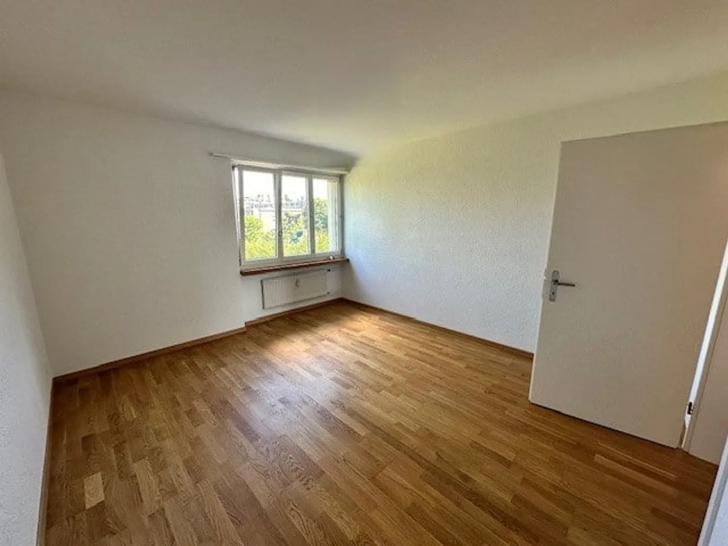 Moderno appartamento di 3,5 stanze con balcone e accesso alla terrazza sul tetto - Foto 13 di 16