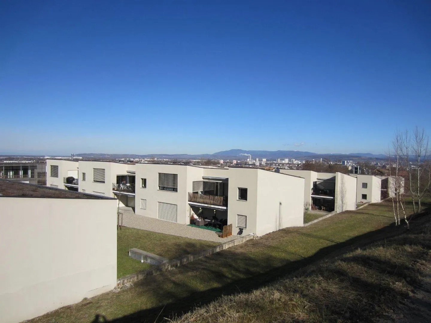 Places de stationnement dans un garage spacieux - Photo 1 sur 1