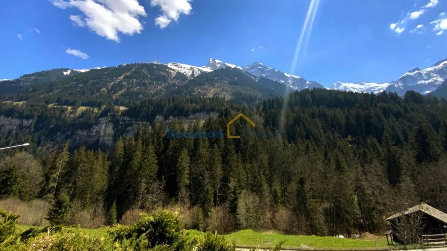 Large 8-room chalet close to the center - Photo 4 of 15