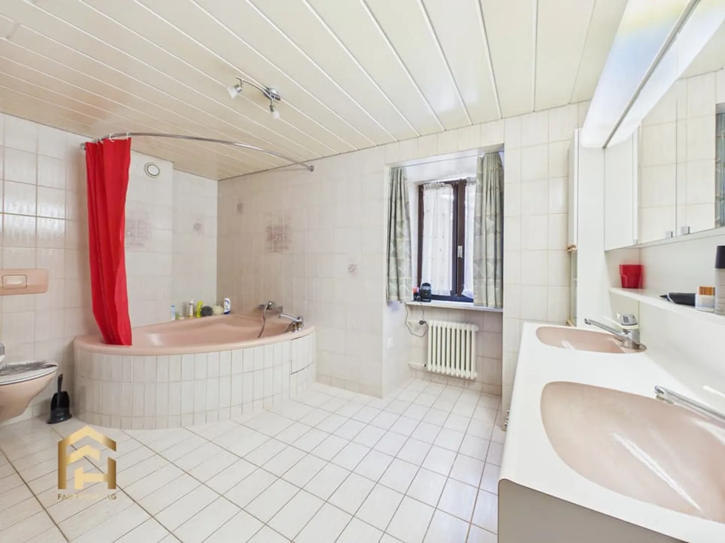 Appartement spacieux de 4,5 pièces avec 2 balcons au centre de St. Niklaus - Photo 8 sur 13