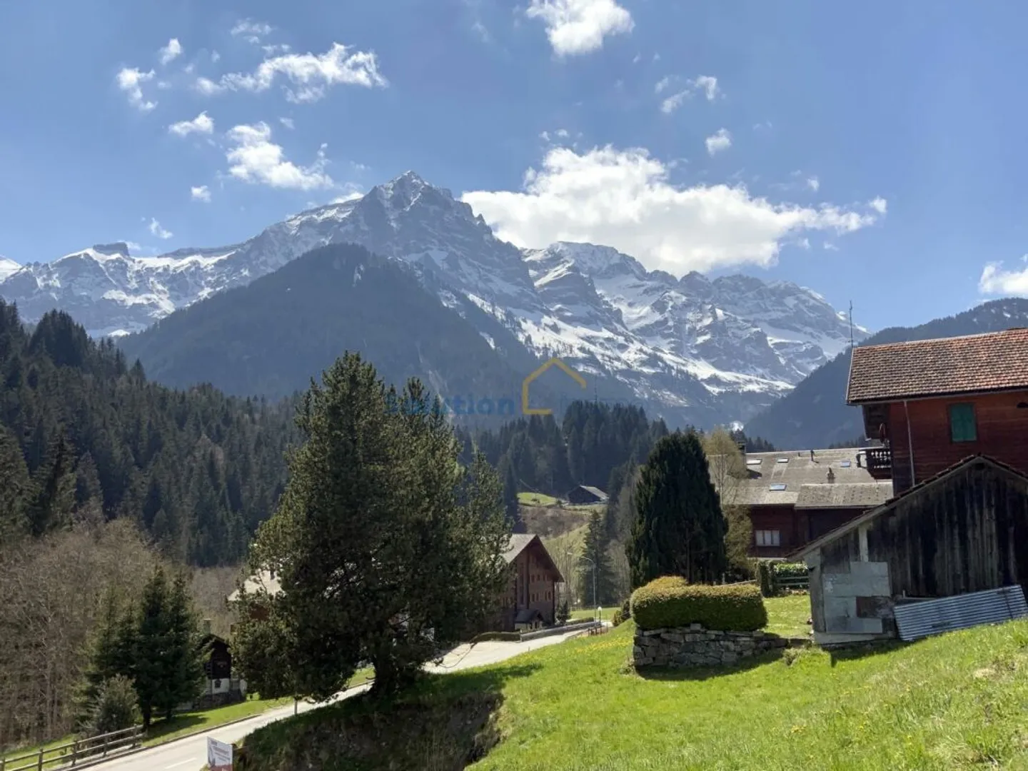 Large 8-room chalet close to the center - Photo 15 of 15