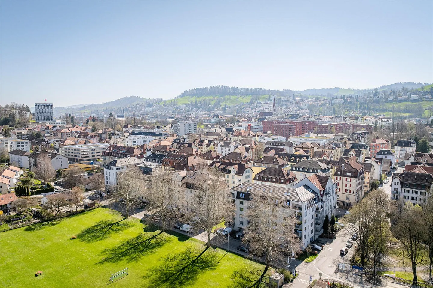 Toplage in St. Gallen: Helle 3.5-Zimmer-Wohnung mit Blick ins Grüne - Foto 2 von 13