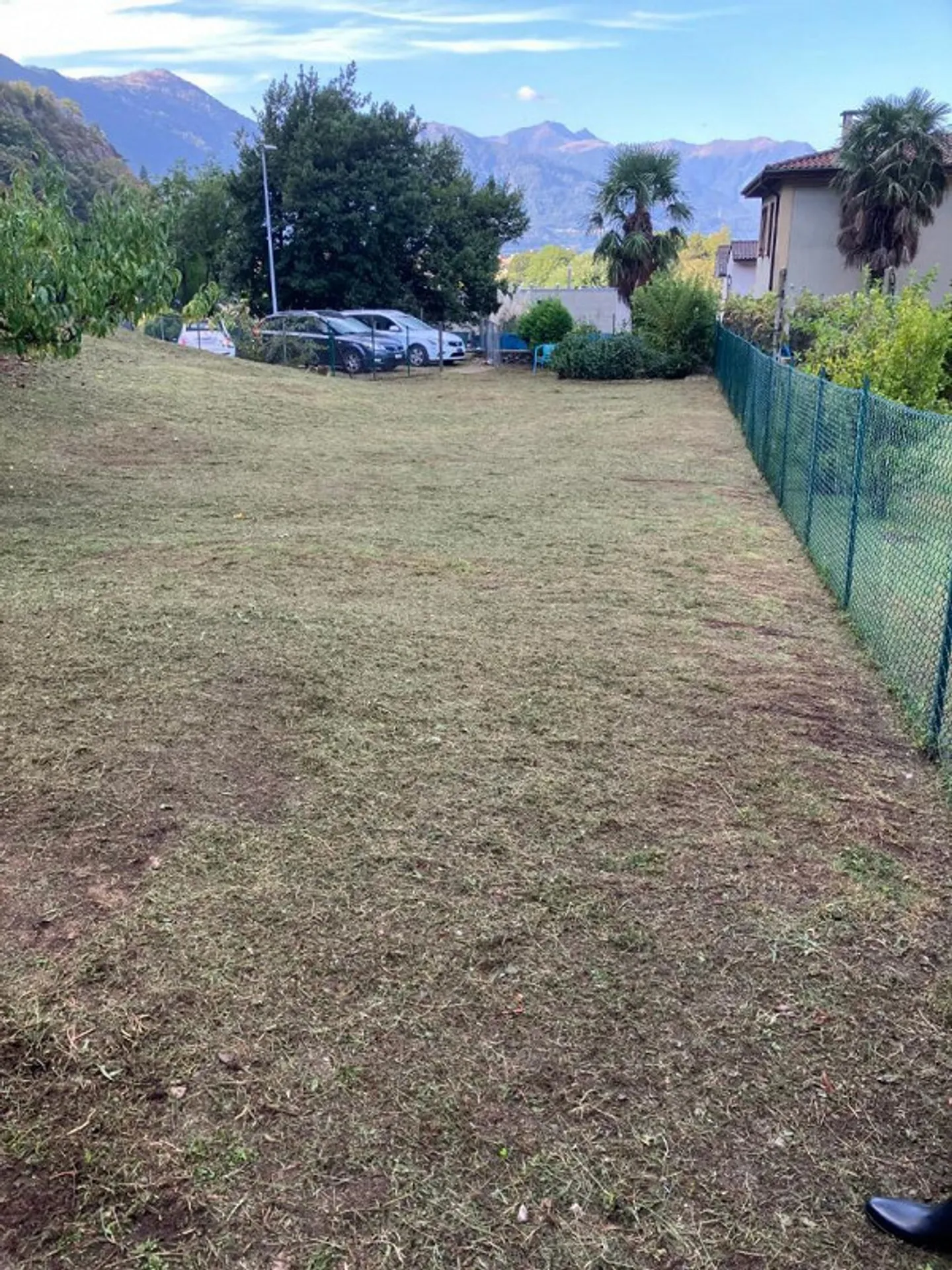 Terreno edificabile di 1055 m2 in una posizione tranquilla con bella vista - Foto 3 di 10