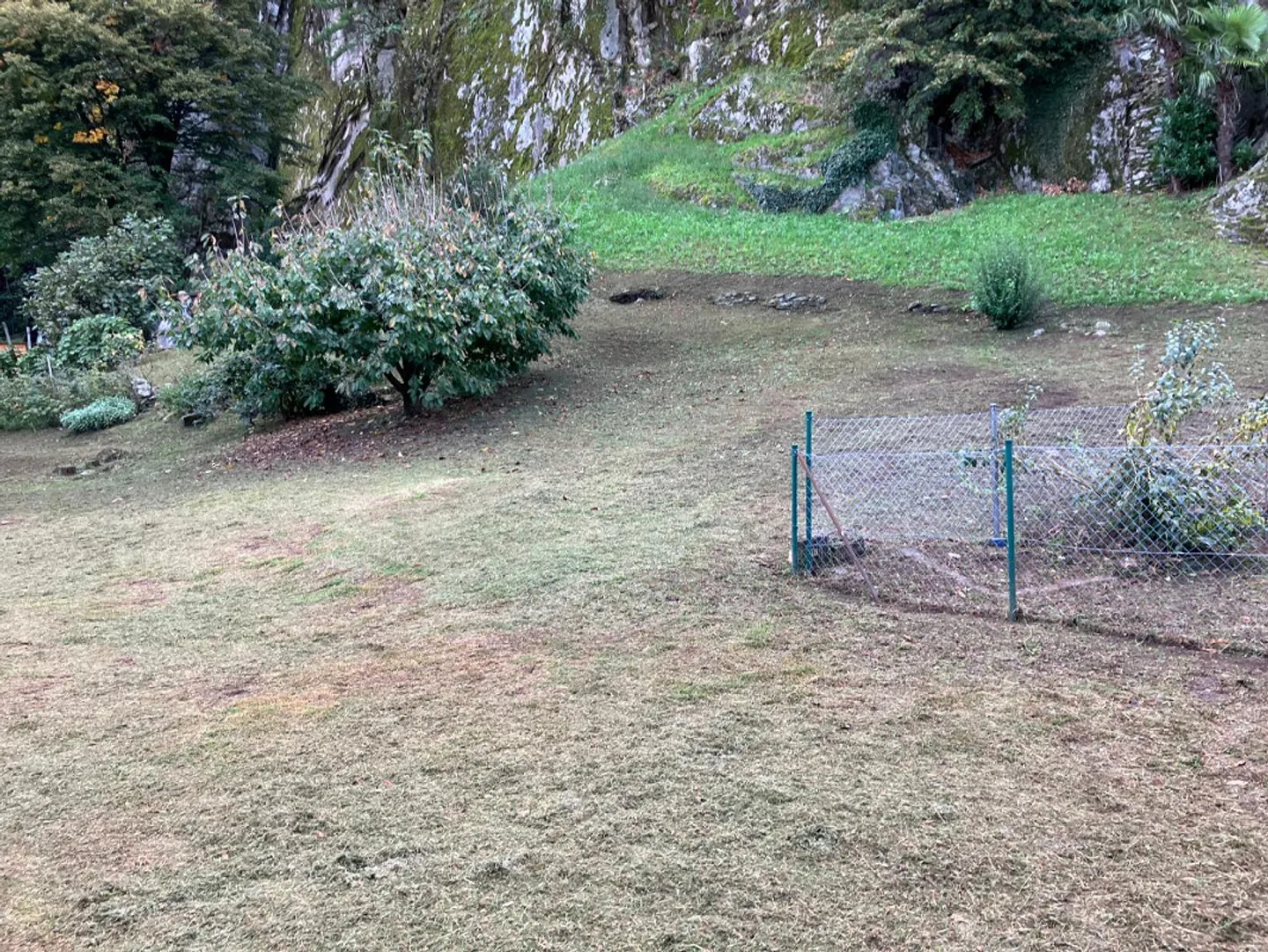 Terreno edificabile di 1055 m2 in una posizione tranquilla con bella vista - Foto 4 di 10