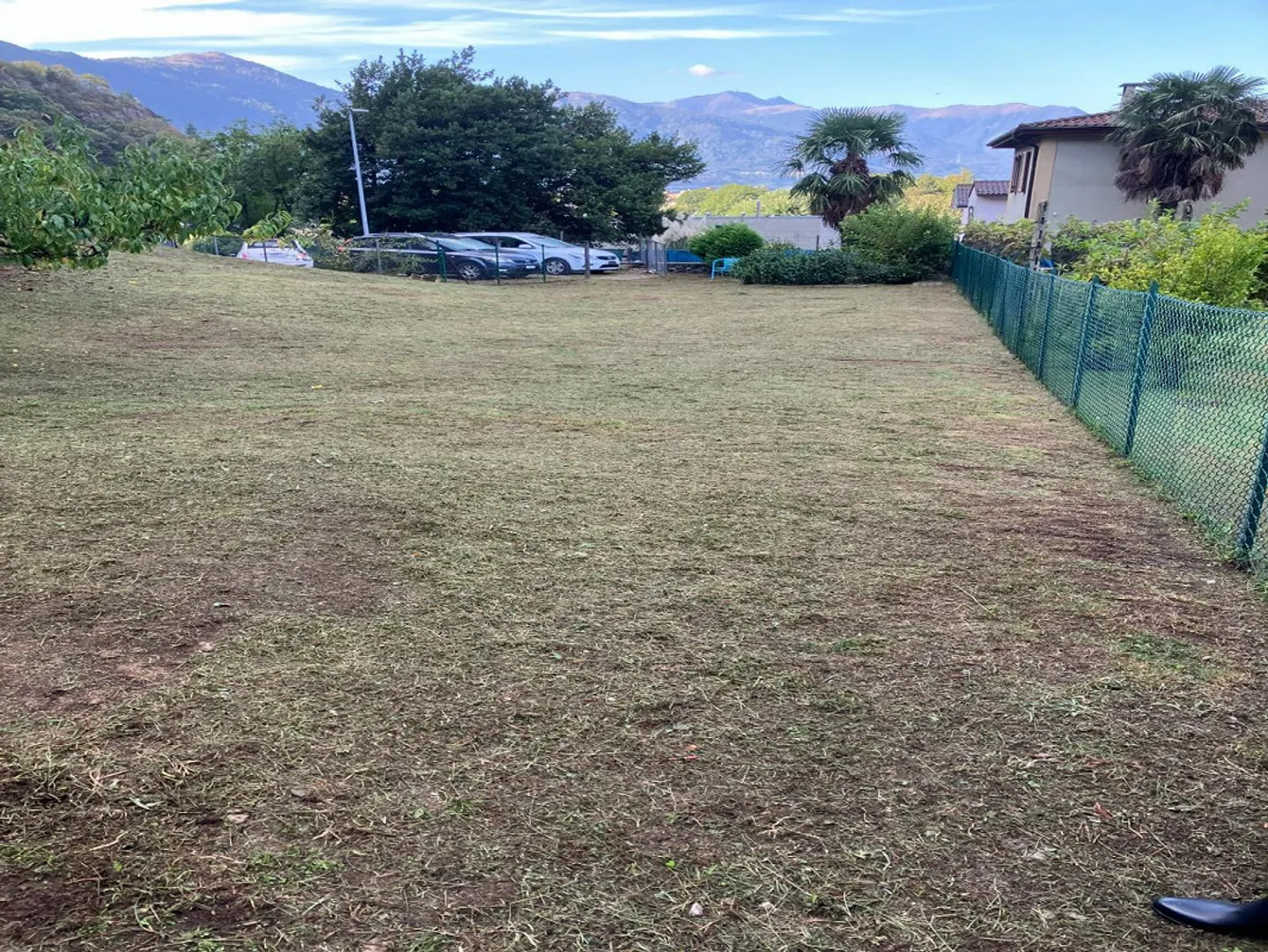 Terreno edificabile di 1055 m2 in una posizione tranquilla con bella vista - Foto 5 di 10