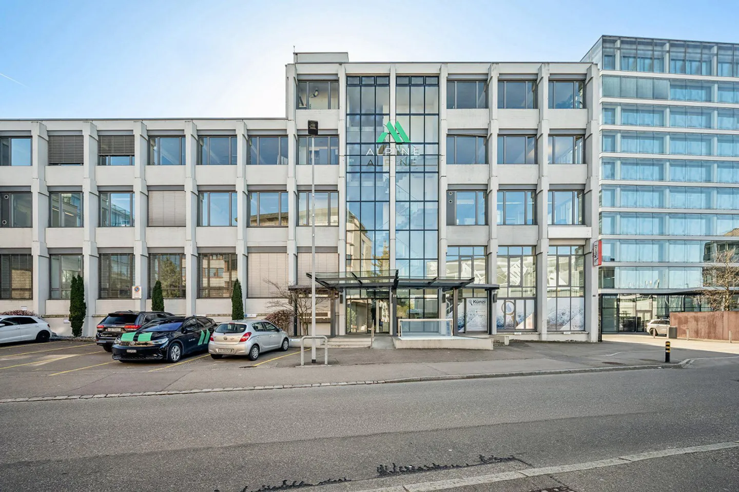 Spazio ufficio centrale con struttura flessibile - Foto 1 di 11