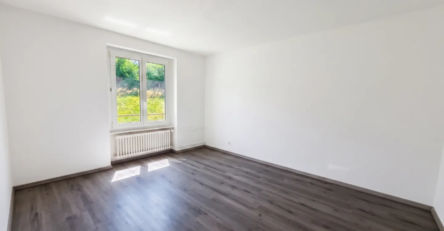 Appartement rénové avec balcon - Photo 2 sur 2
