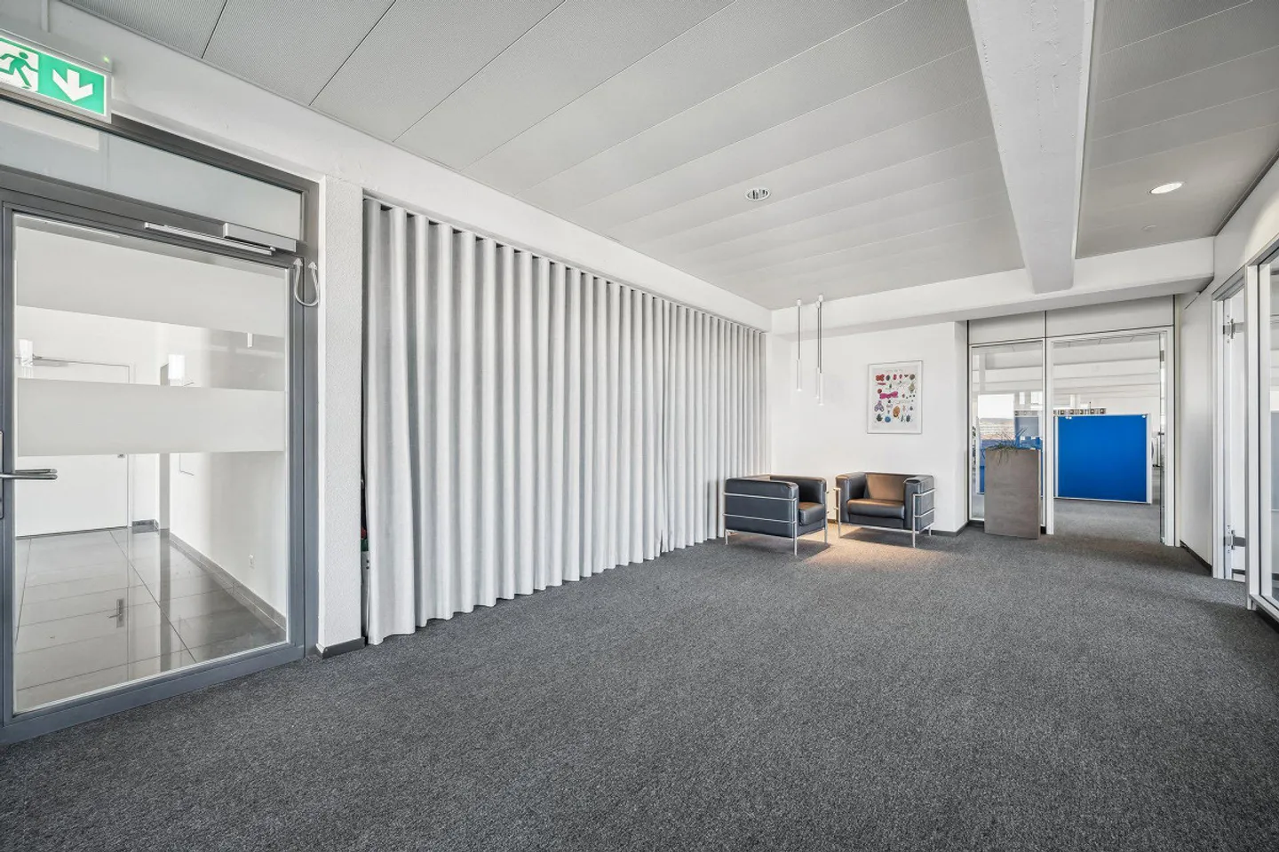 Spazio ufficio centrale con struttura flessibile - Foto 2 di 11