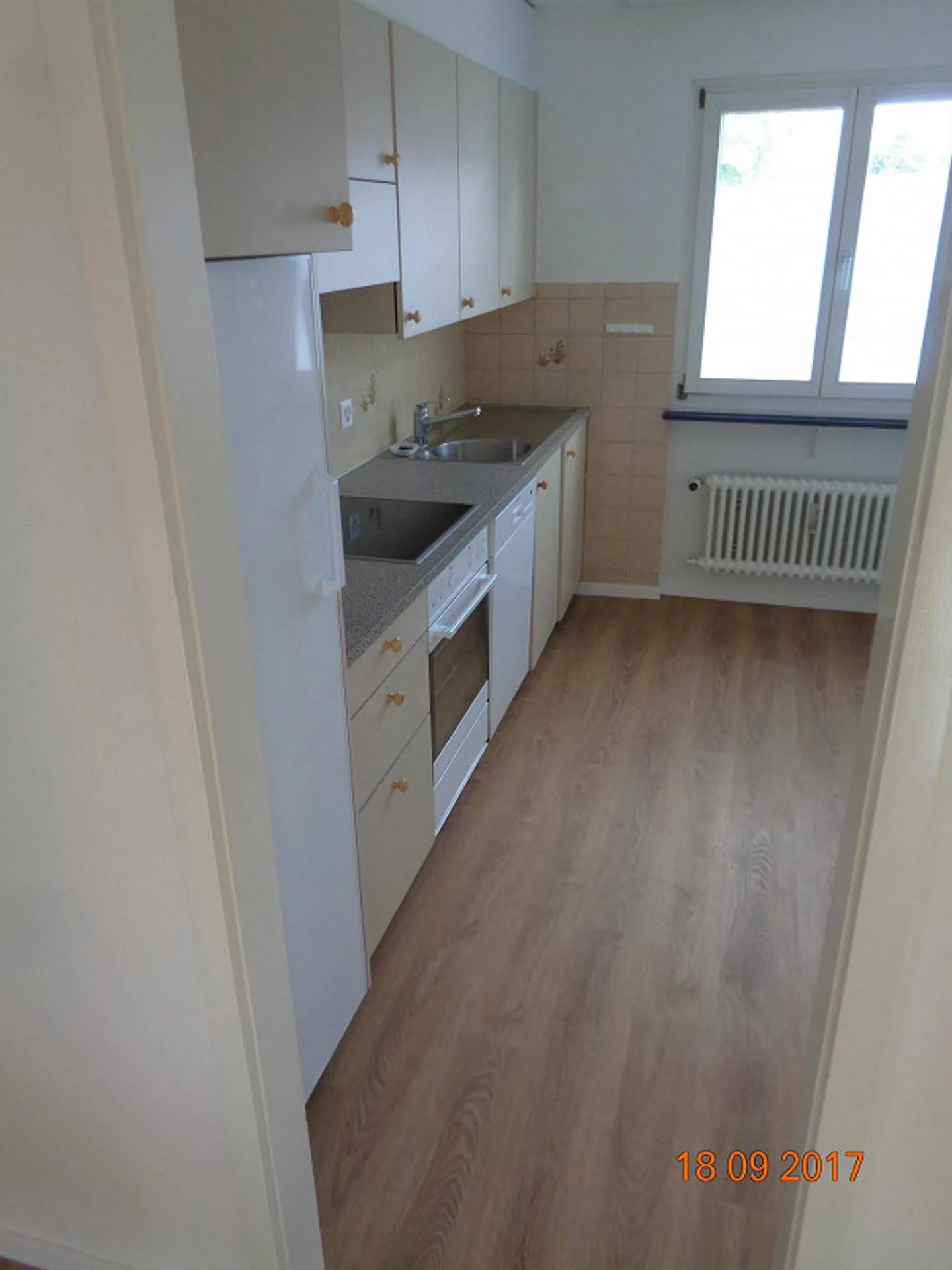 Charmante appartement ancien de 3 pièces avec balcon à Münchenstein - Photo 2 sur 8