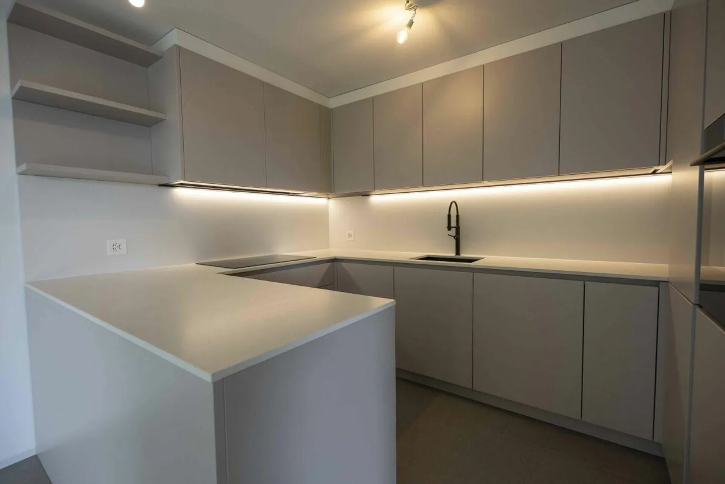 Vendiamo ville di design all'avanguardia a Cadro - Foto 4 di 20
