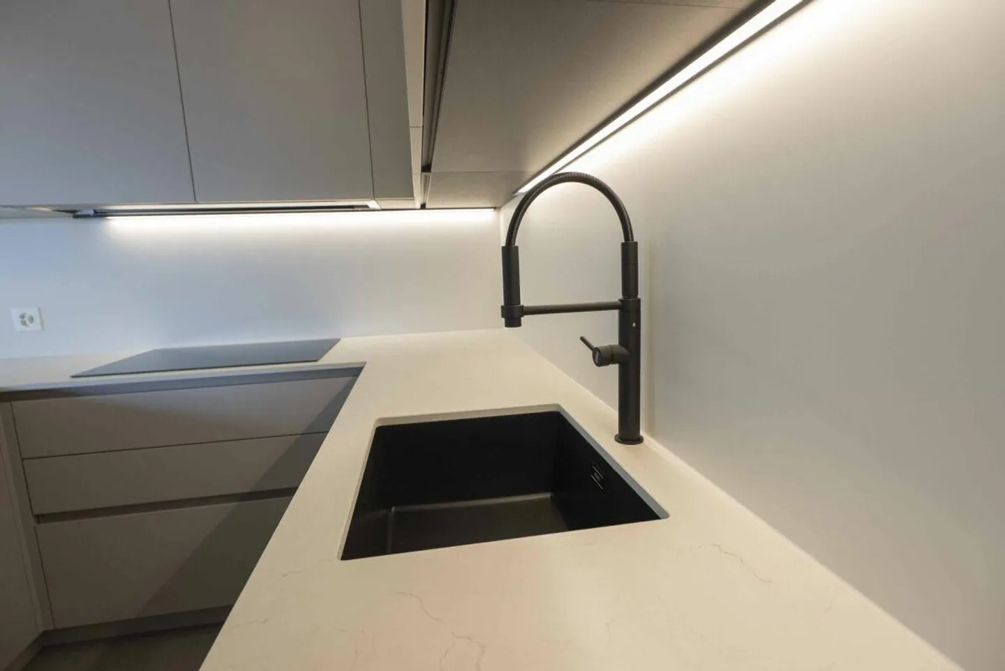 Vendiamo ville di design all'avanguardia a Cadro - Foto 7 di 20