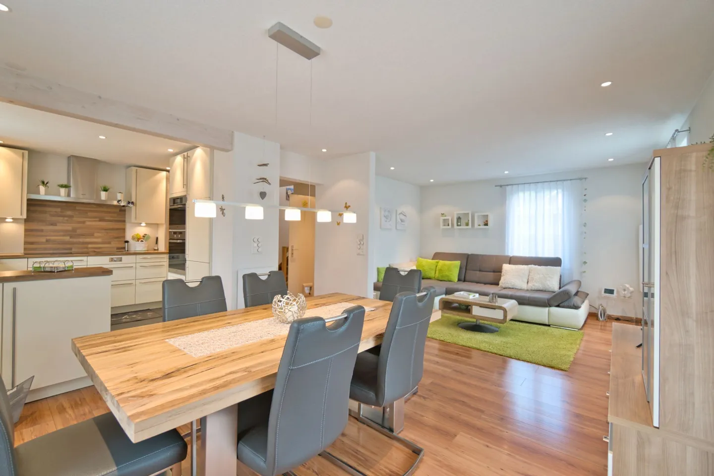 Affascinante casa unifamiliare con potenziale di ristrutturazione - Vivere vicino al campo da golf - Foto 4 di 11