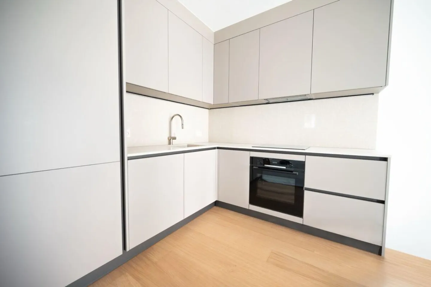Palazzo Alby : Derniers appartements de 2,5 pièces à louer pour la première fois - Photo 2 sur 7