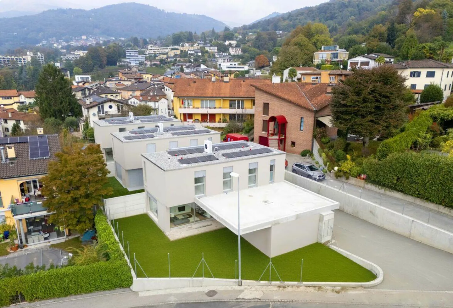 Vendiamo ville di design all'avanguardia a Cadro - Foto 1 di 20