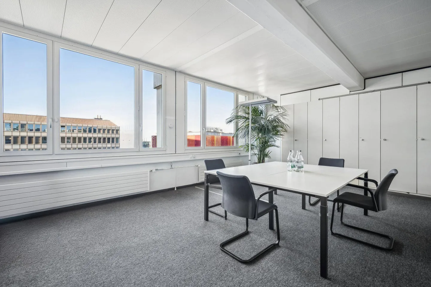 Spazio ufficio centrale con struttura flessibile - Foto 8 di 11