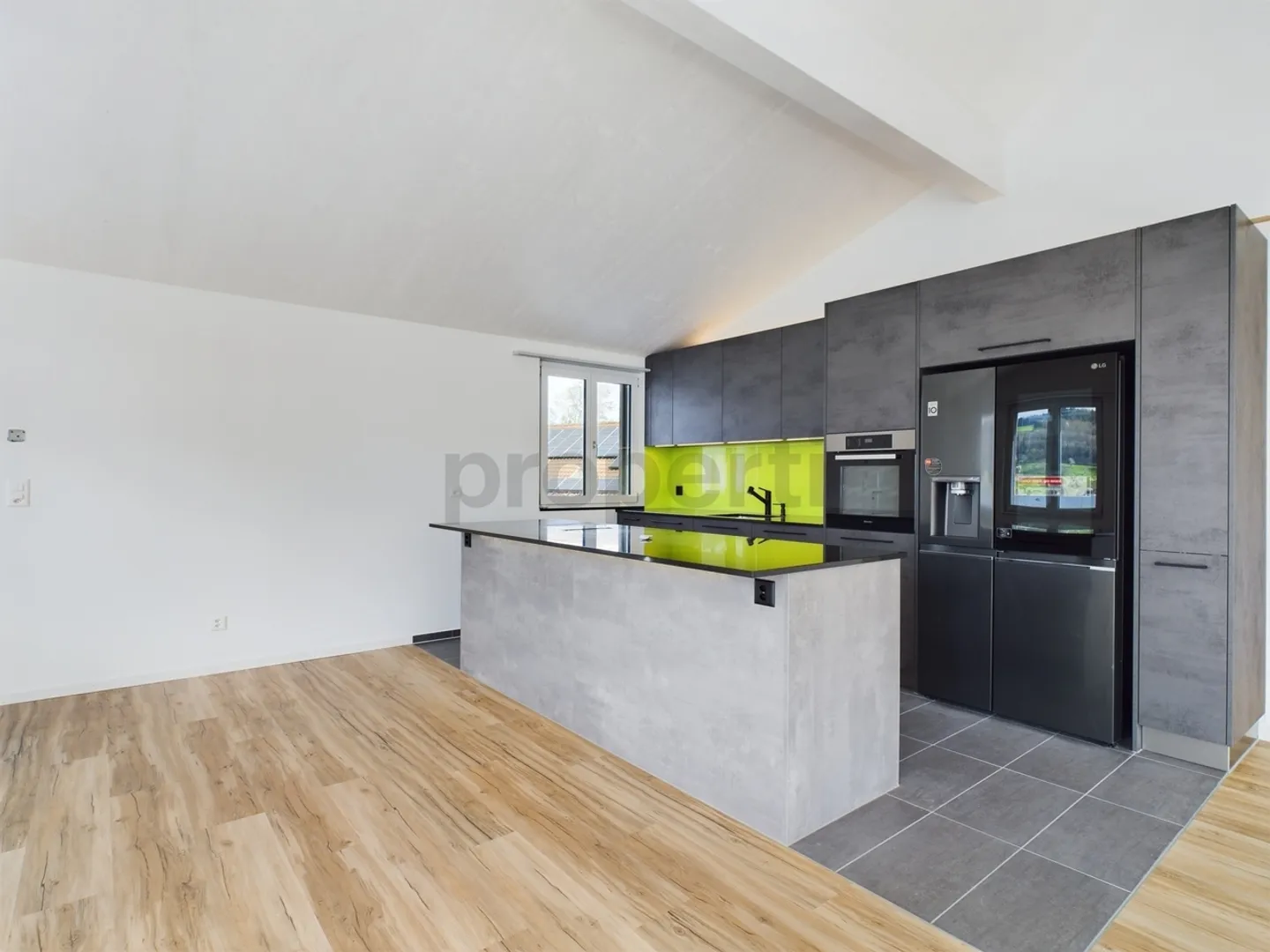 Penthouse for rent - Photo 2 of 11