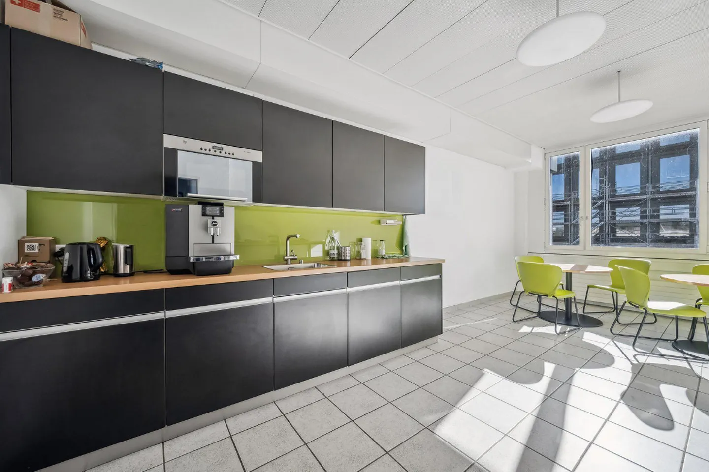 Spazio ufficio centrale con struttura flessibile - Foto 9 di 11