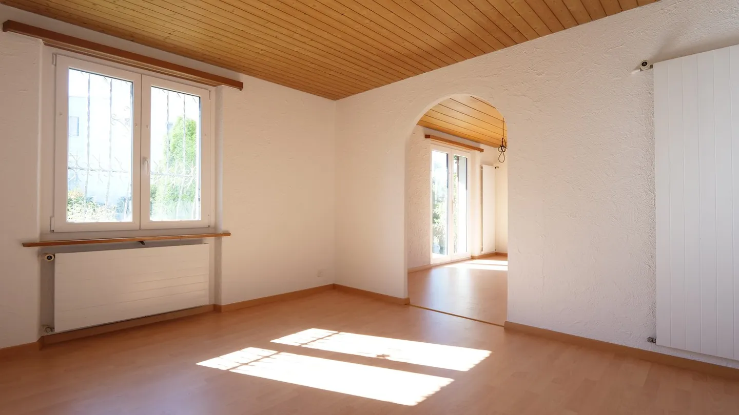 5 1/2-Room Single-Family House with Great Expansion and Development Potential - Photo 3 of 21