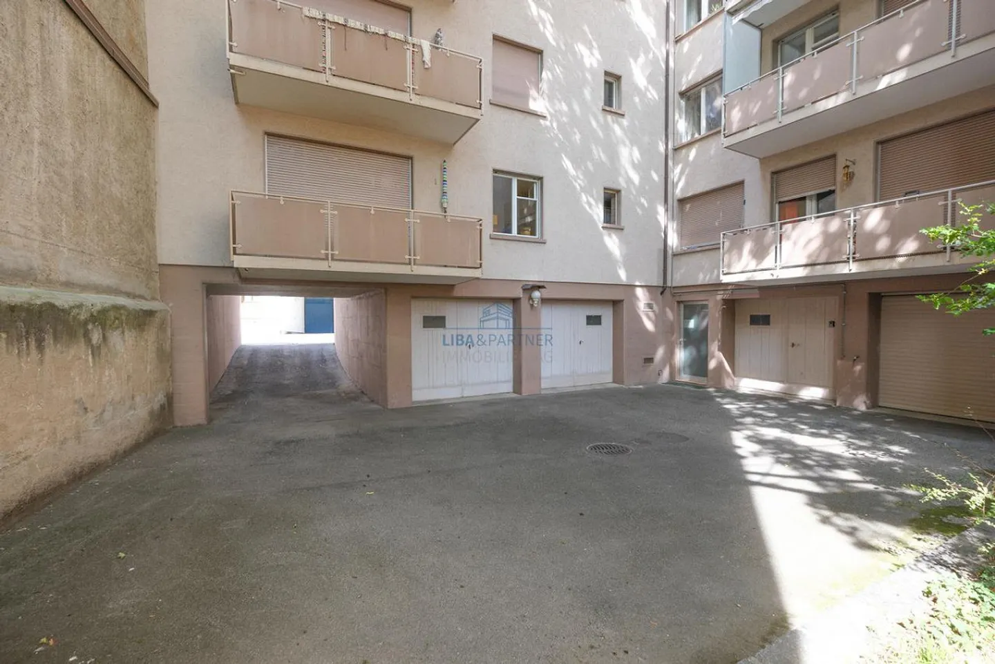 Spacious Apartment with Balconies - Photo 13 of 13