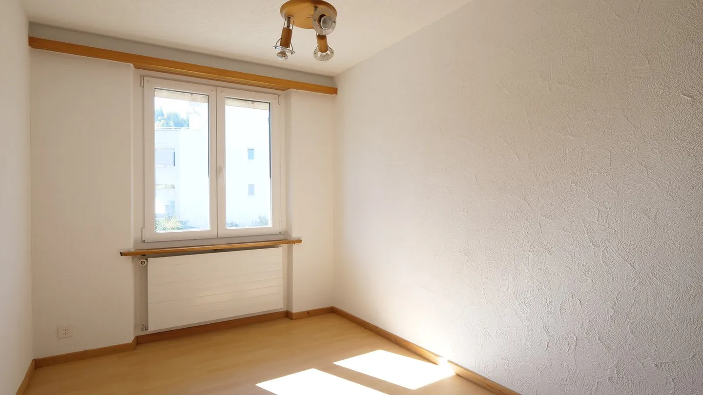 5 1/2-Room Single-Family House with Great Expansion and Development Potential - Photo 6 of 21