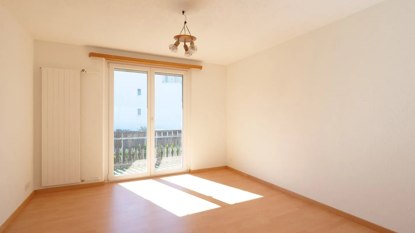 5 1/2-Room Single-Family House with Great Expansion and Development Potential - Photo 7 of 21