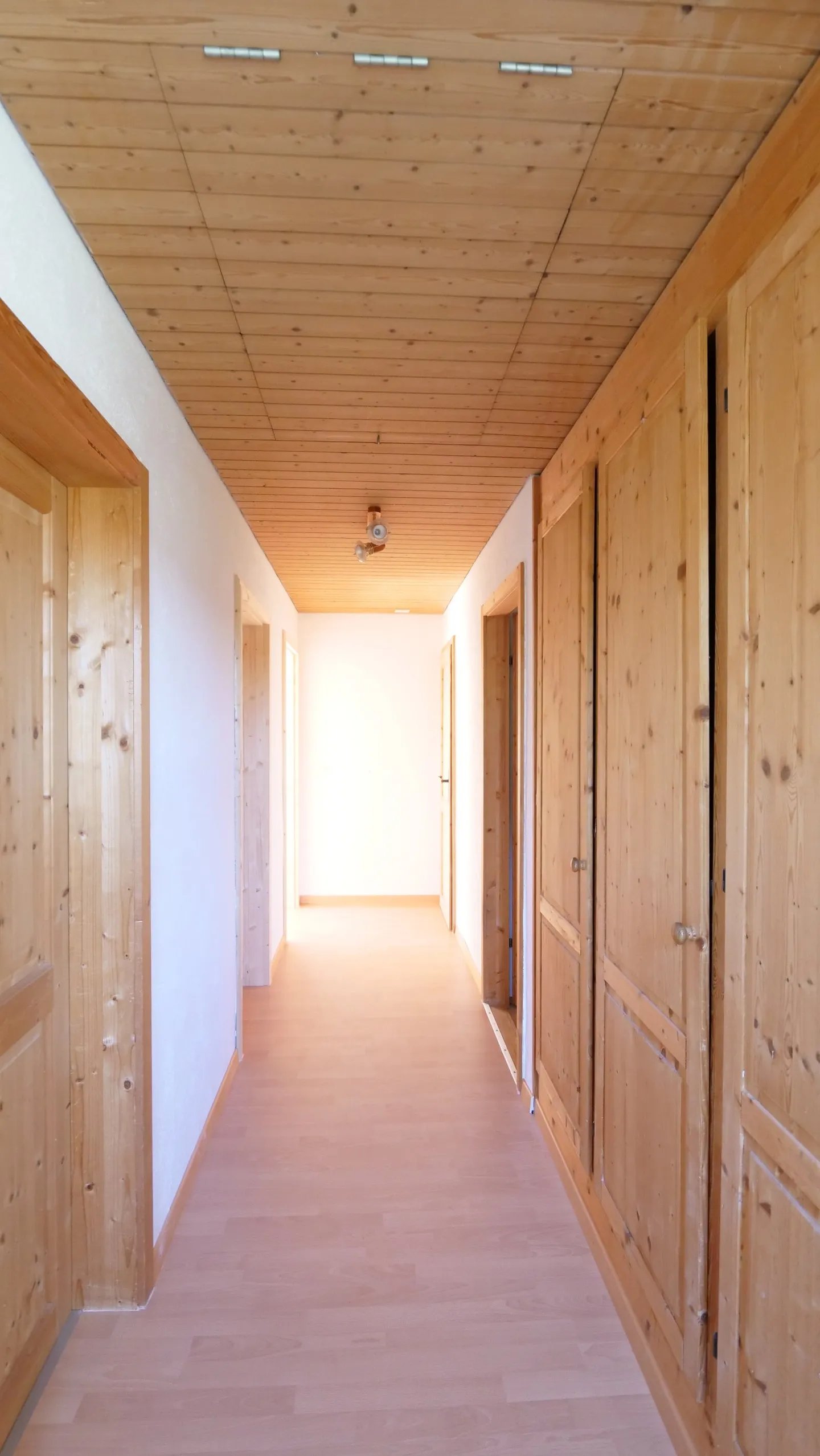 5 1/2-Room Single-Family House with Great Expansion and Development Potential - Photo 9 of 21