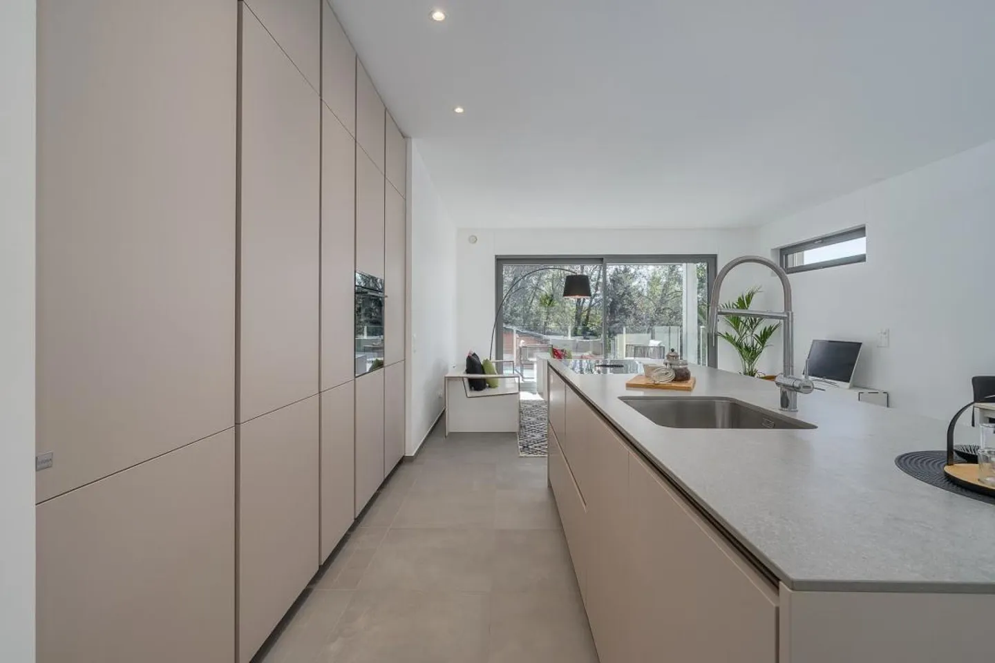 PREGASSONA · ELEGANT 4½-ROOM GROUND-FLOOR APARTMENT WITH GARDEN - Photo 4 of 10