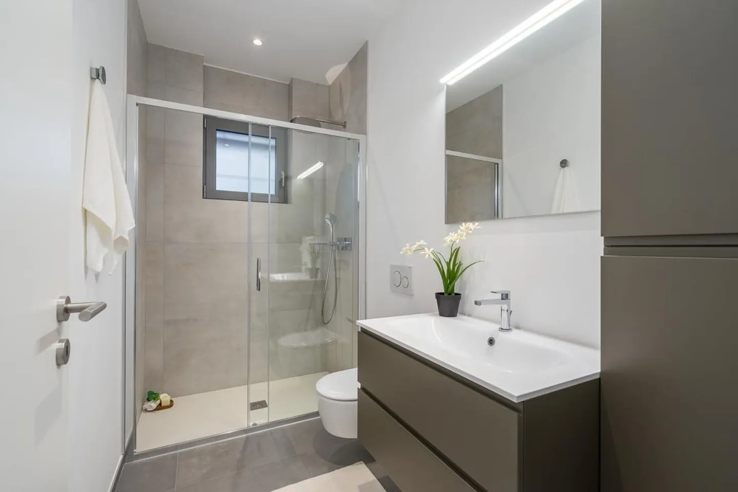 PREGASSONA · ELEGANT 4½-ROOM GROUND-FLOOR APARTMENT WITH GARDEN - Photo 8 of 10