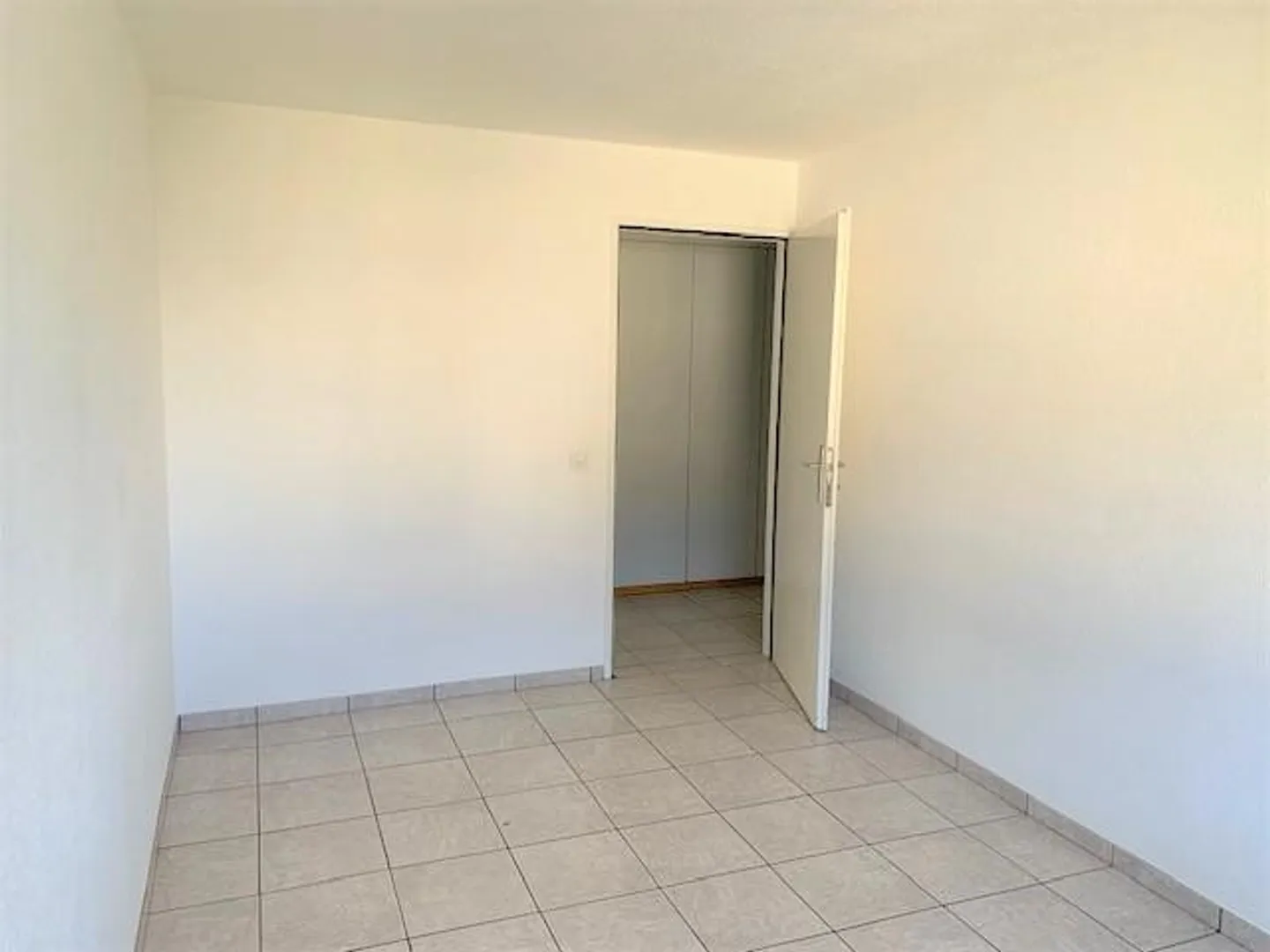 Schöne 4.5 ZWG mit groser Terasse und Gemeinschaftsgarten - Foto 5 von 12
