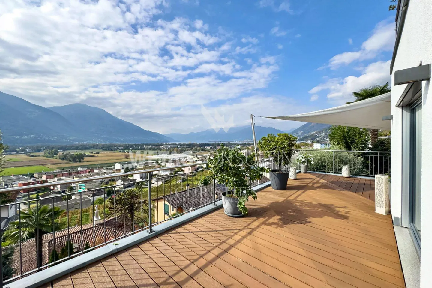 Modern villa with large terraces, panoramic views & garden for sale in Gordola - Photo 2 of 13