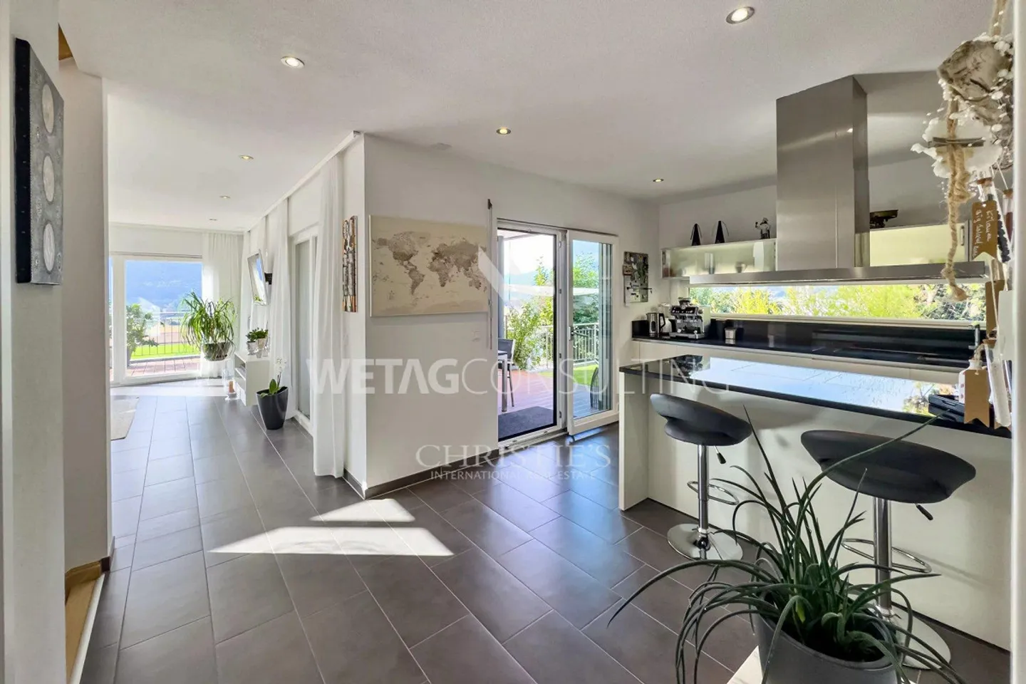 Modern villa with large terraces, panoramic views & garden for sale in Gordola - Photo 4 of 13