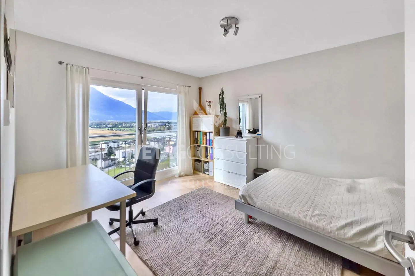 Modern villa with large terraces, panoramic views & garden for sale in Gordola - Photo 9 of 13