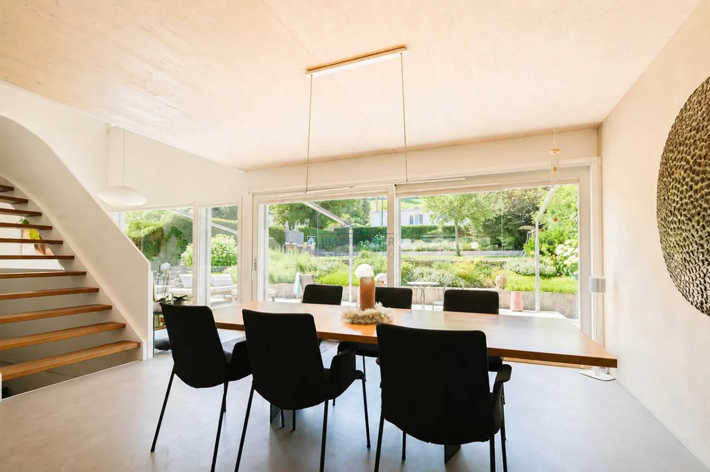 Maison familiale moderne avec piscine - Photo 5 sur 13