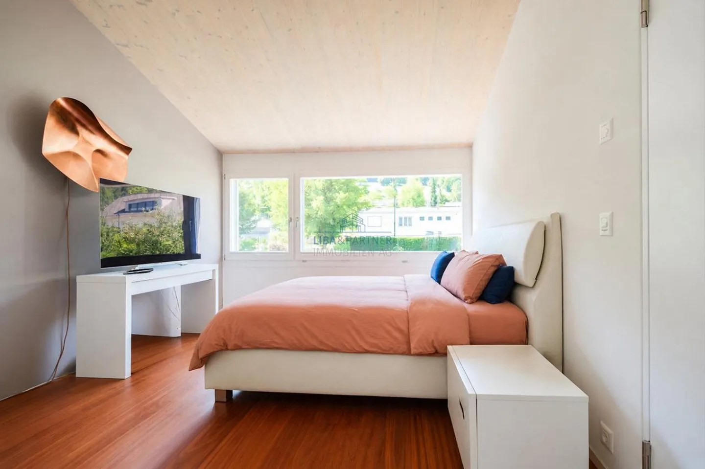 Maison familiale moderne avec piscine - Photo 9 sur 13