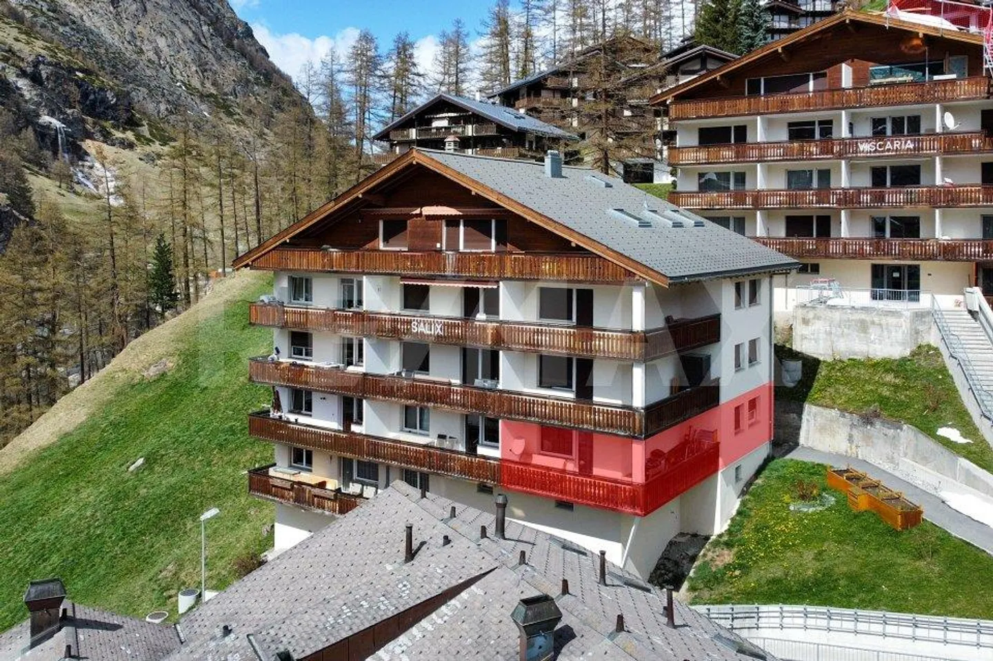 Sunny 3.5-room apartment with Matterhorn view in Zermatt - Photo 2 of 13