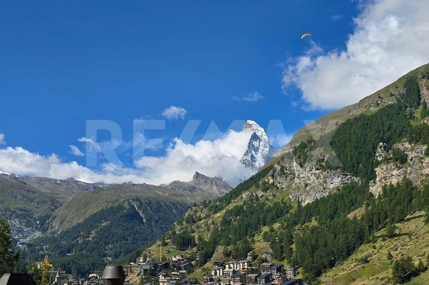 Sunny 3.5-room apartment with Matterhorn view in Zermatt - Photo 3 of 13