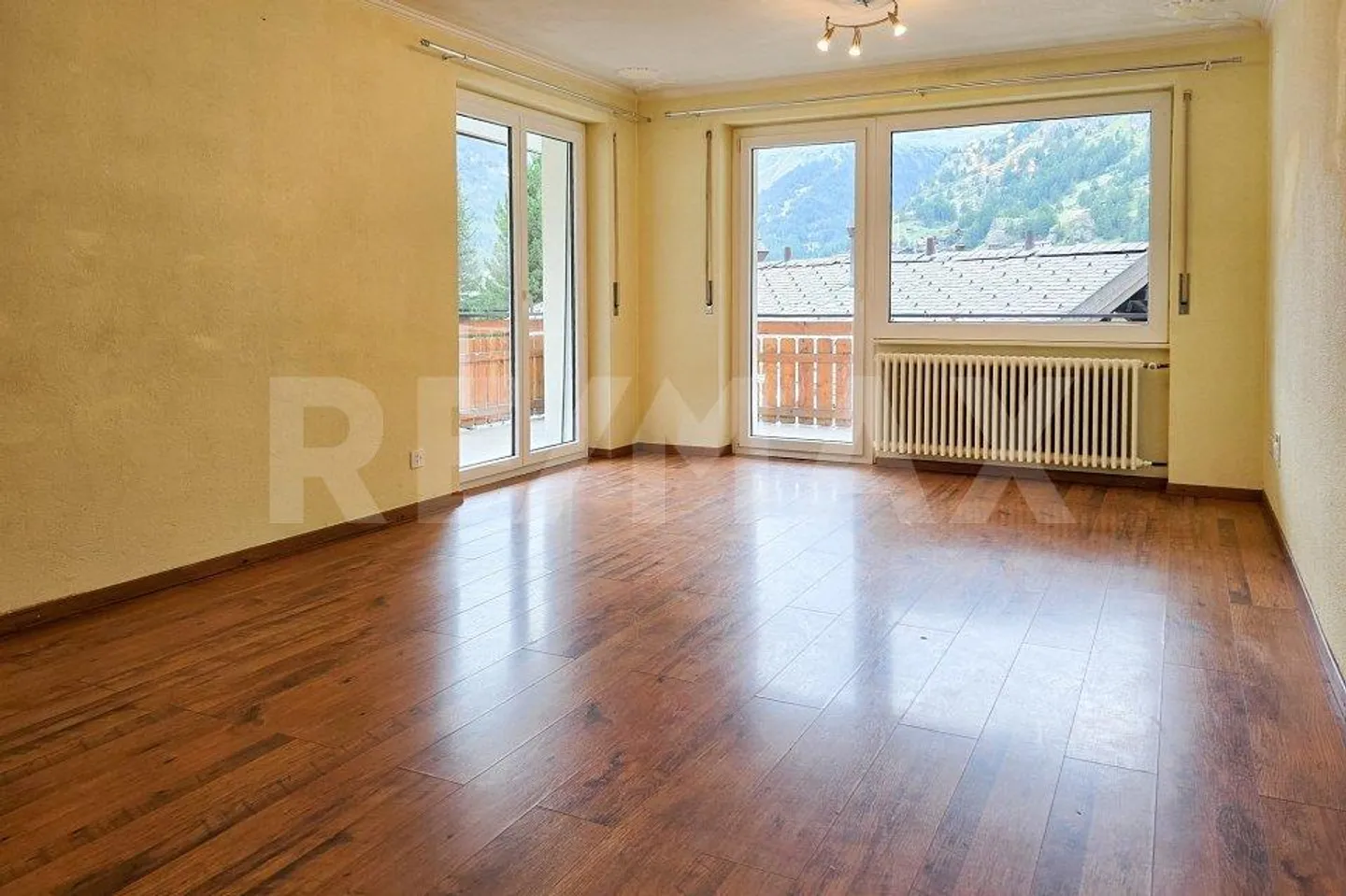 Sunny 3.5-room apartment with Matterhorn view in Zermatt - Photo 4 of 13