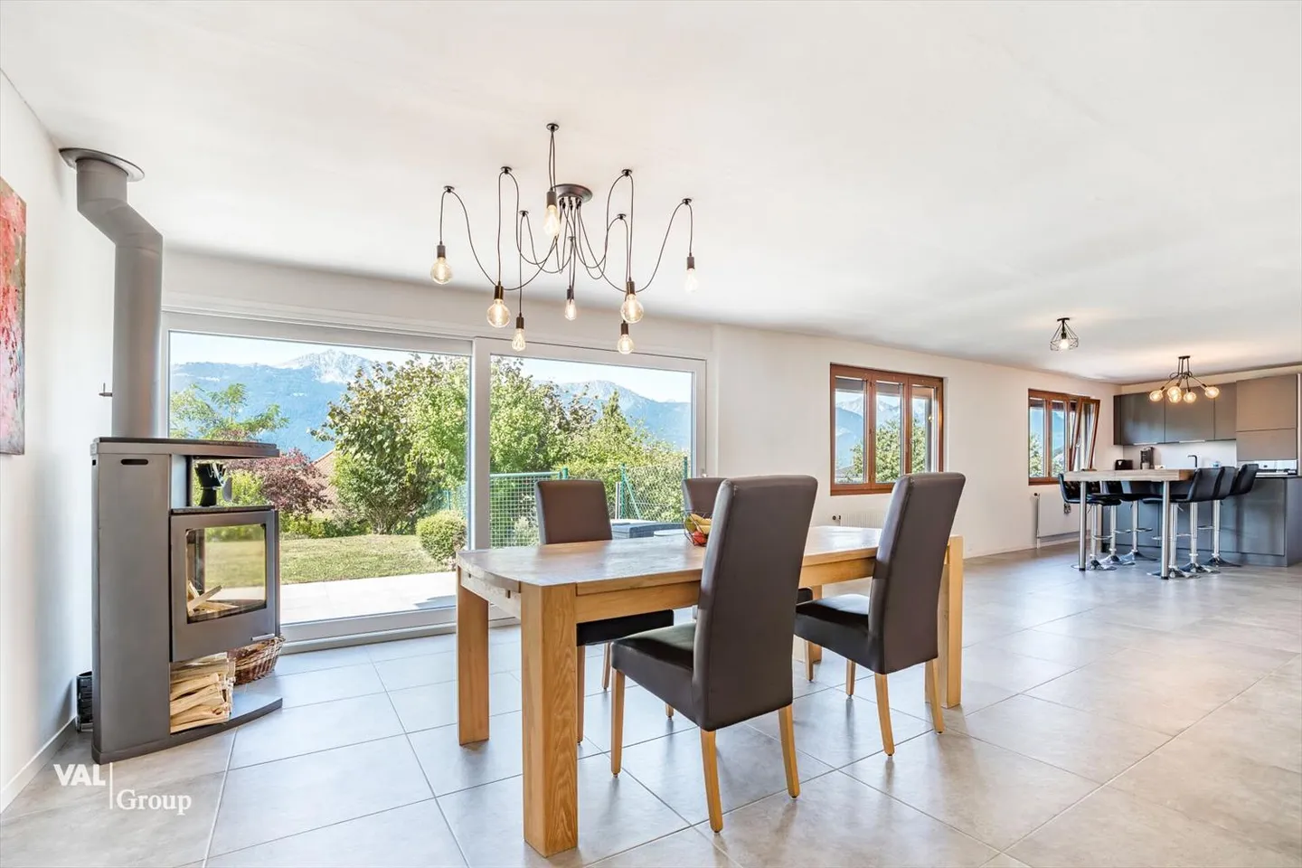 Charming detached house in a residential area - Photo 3 of 13